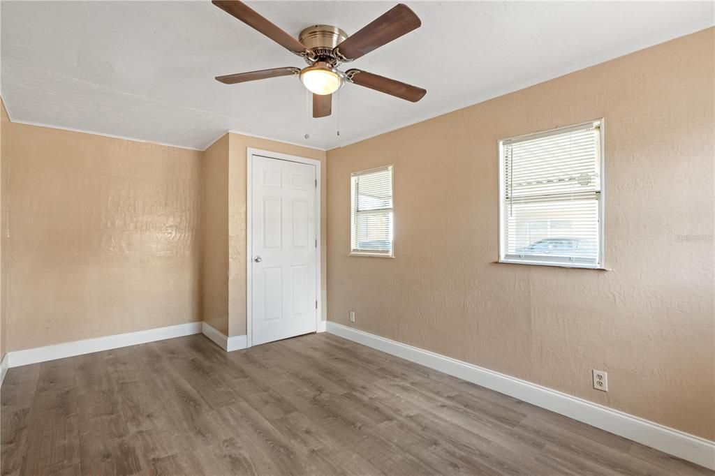 待售: $175,000 (2 贝兹, 1 浴室, 621 平方英尺)