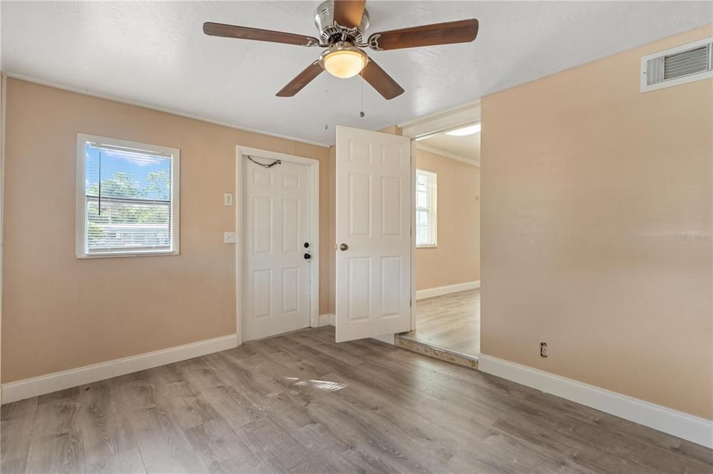 待售: $175,000 (2 贝兹, 1 浴室, 621 平方英尺)