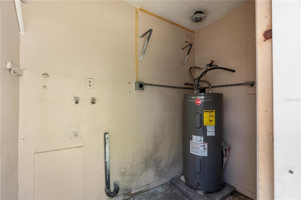 待售: $175,000 (2 贝兹, 1 浴室, 621 平方英尺)