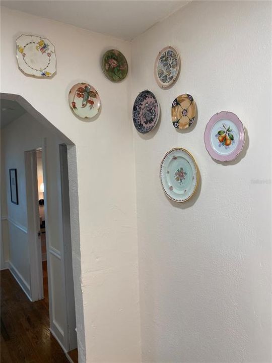 For Sale: $267,300 (2 beds, 1 baths, 1100 Square Feet)