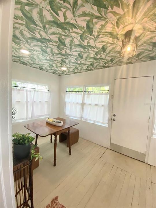 For Sale: $267,300 (2 beds, 1 baths, 1100 Square Feet)