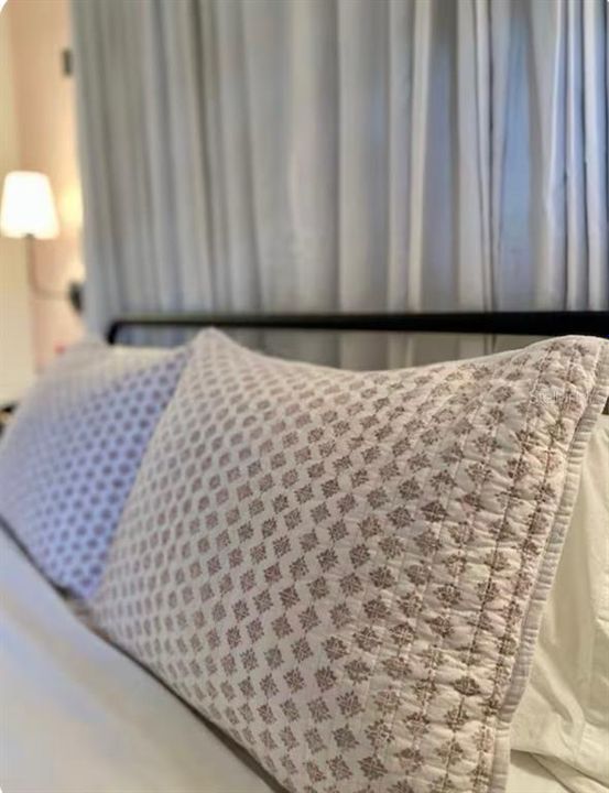 For Sale: $267,300 (2 beds, 1 baths, 1100 Square Feet)