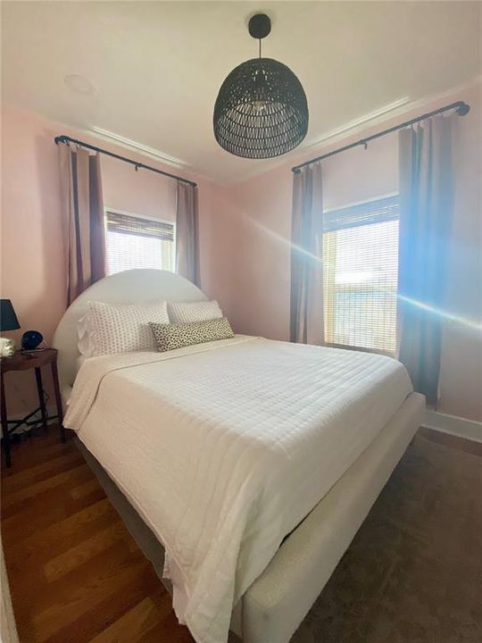 For Sale: $267,300 (2 beds, 1 baths, 1100 Square Feet)