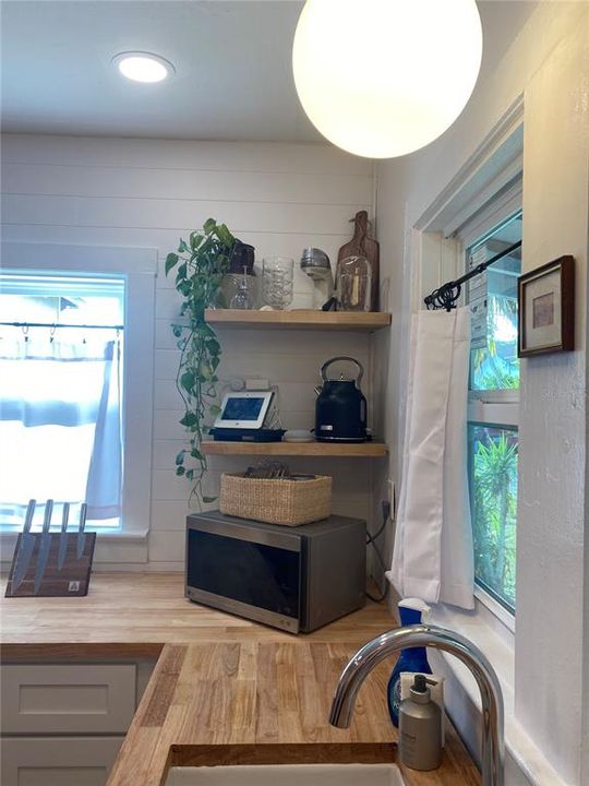 For Sale: $267,300 (2 beds, 1 baths, 1100 Square Feet)