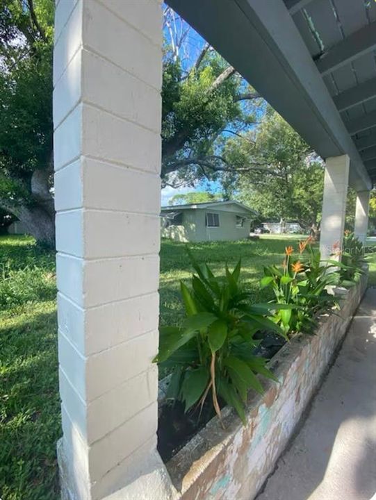 For Sale: $267,300 (2 beds, 1 baths, 1100 Square Feet)