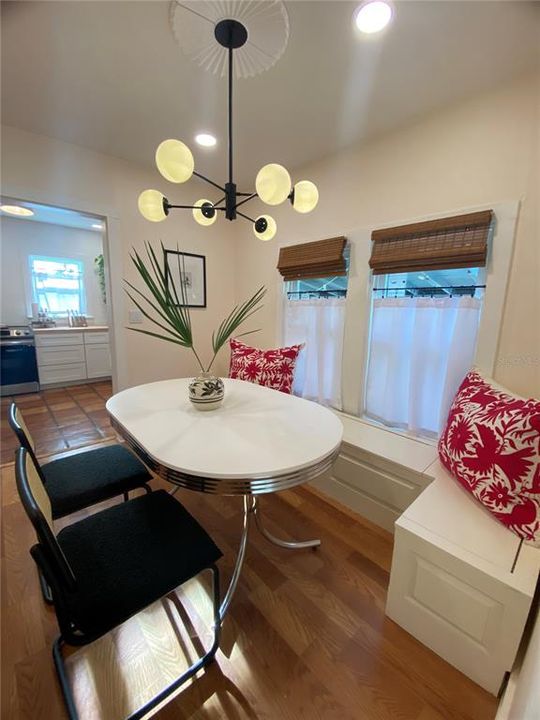 For Sale: $267,300 (2 beds, 1 baths, 1100 Square Feet)