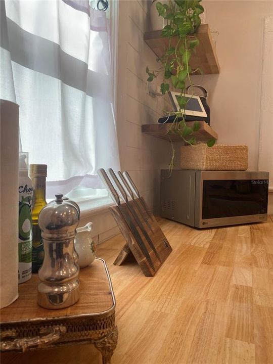 For Sale: $267,300 (2 beds, 1 baths, 1100 Square Feet)