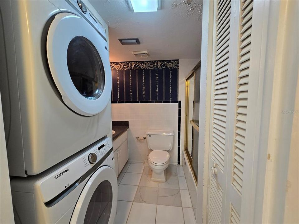 На продажу: $119,000 (2 спален, 2 ванн, 1138 Квадратных фут)