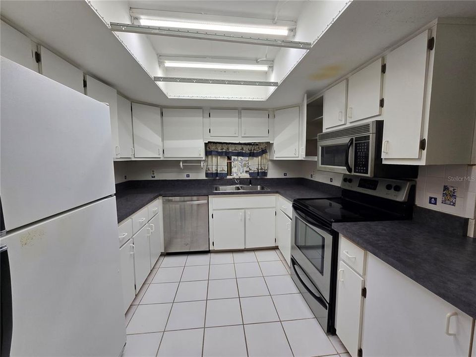 На продажу: $119,000 (2 спален, 2 ванн, 1138 Квадратных фут)