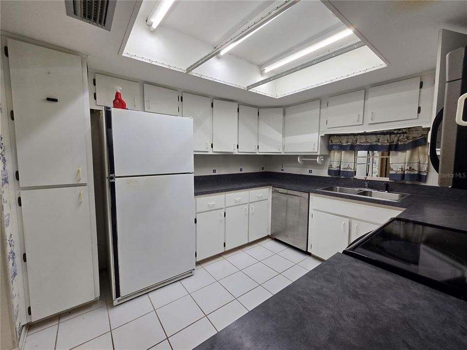 На продажу: $119,000 (2 спален, 2 ванн, 1138 Квадратных фут)