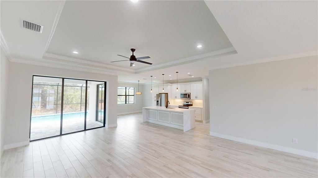 合同活跃: $499,900 (3 贝兹, 2 浴室, 1884 平方英尺)