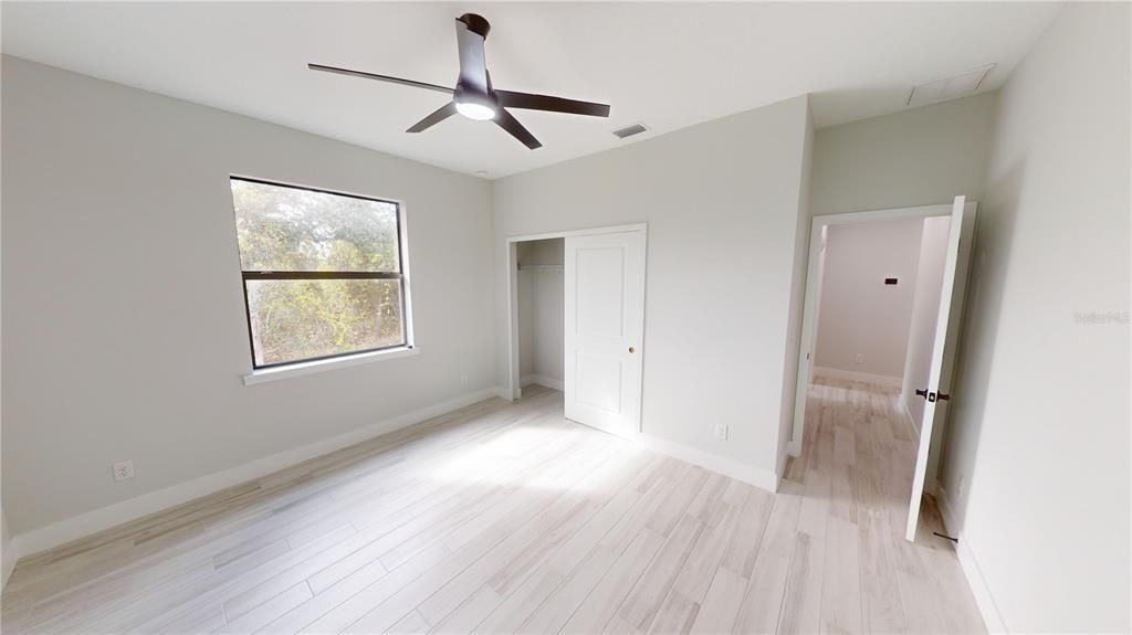 合同活跃: $499,900 (3 贝兹, 2 浴室, 1884 平方英尺)