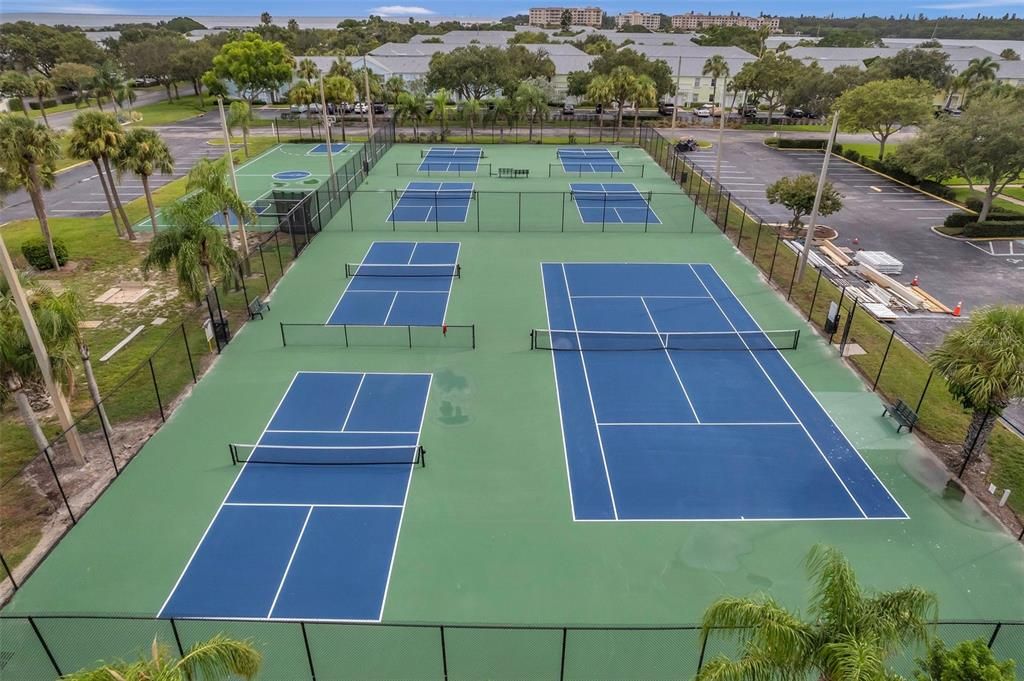 На продажу: $300,000 (2 спален, 1 ванн, 825 Квадратных фут)