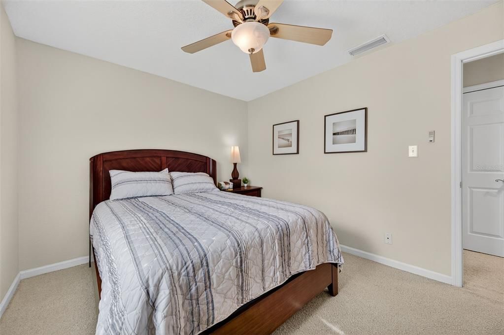 На продажу: $300,000 (2 спален, 1 ванн, 825 Квадратных фут)