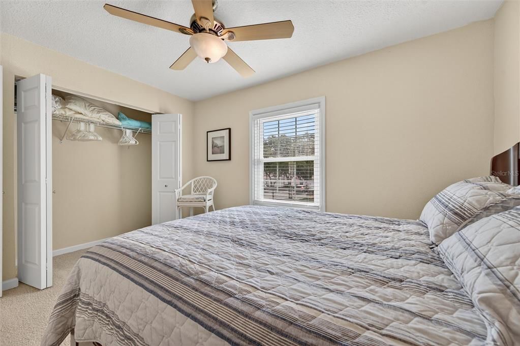 На продажу: $300,000 (2 спален, 1 ванн, 825 Квадратных фут)