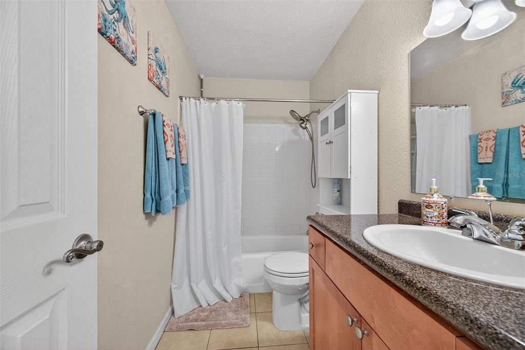 На продажу: $300,000 (2 спален, 1 ванн, 825 Квадратных фут)