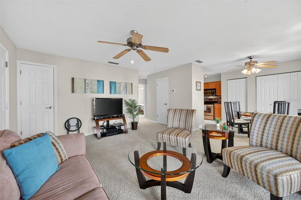 На продажу: $300,000 (2 спален, 1 ванн, 825 Квадратных фут)