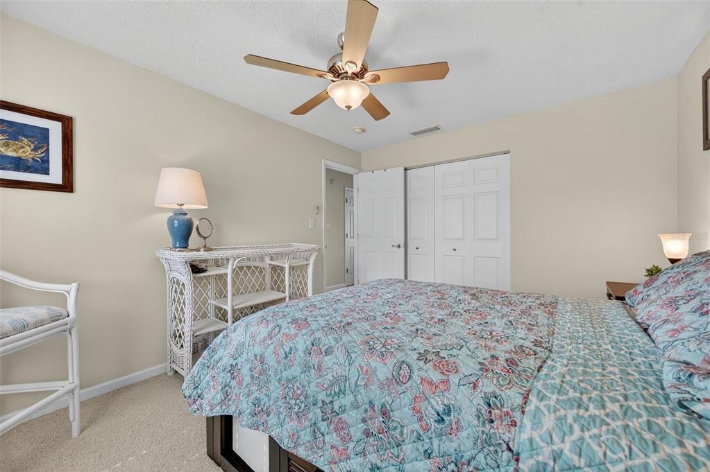 На продажу: $300,000 (2 спален, 1 ванн, 825 Квадратных фут)