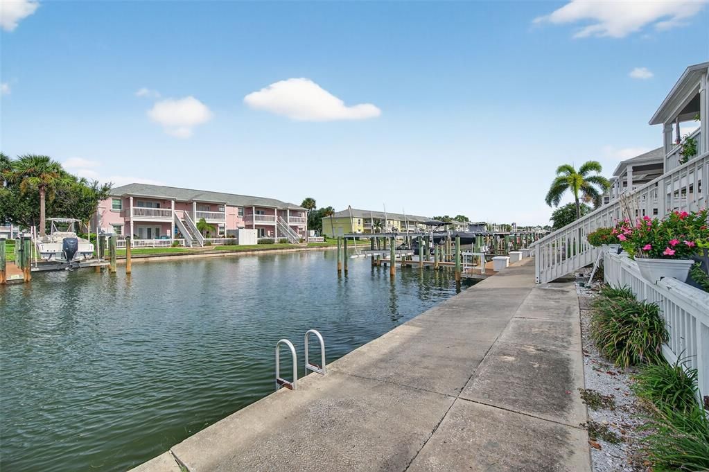 На продажу: $300,000 (2 спален, 1 ванн, 825 Квадратных фут)