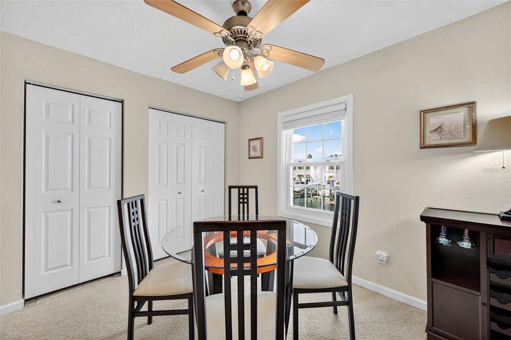 На продажу: $300,000 (2 спален, 1 ванн, 825 Квадратных фут)