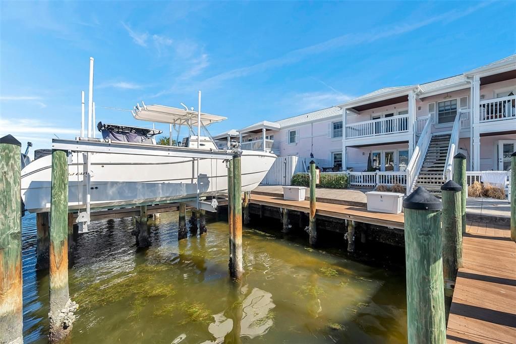 На продажу: $300,000 (2 спален, 1 ванн, 825 Квадратных фут)