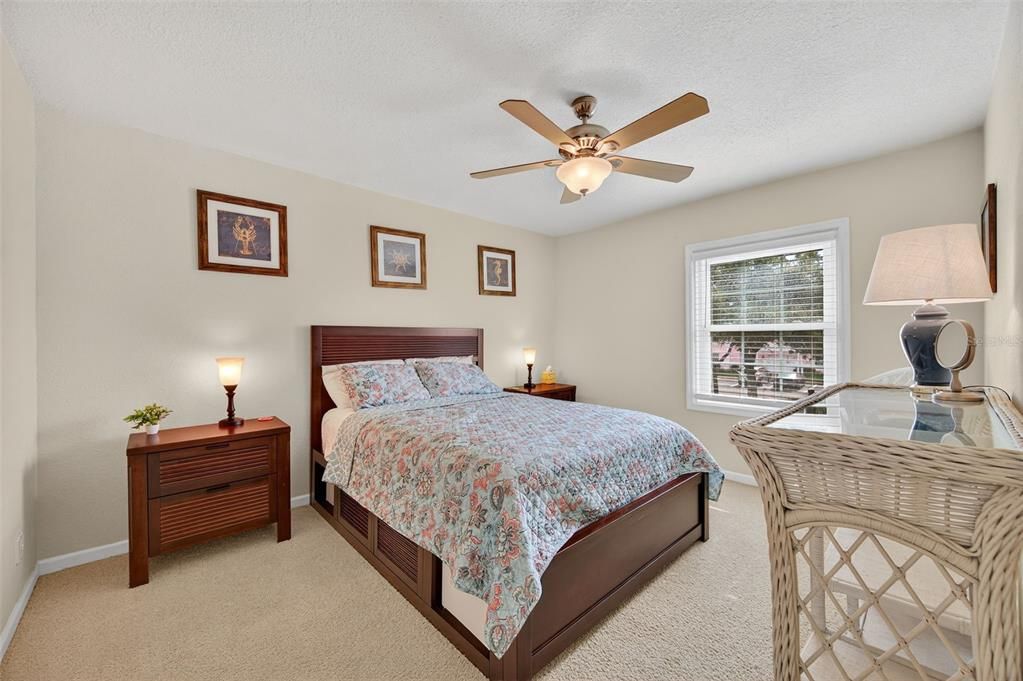 На продажу: $300,000 (2 спален, 1 ванн, 825 Квадратных фут)