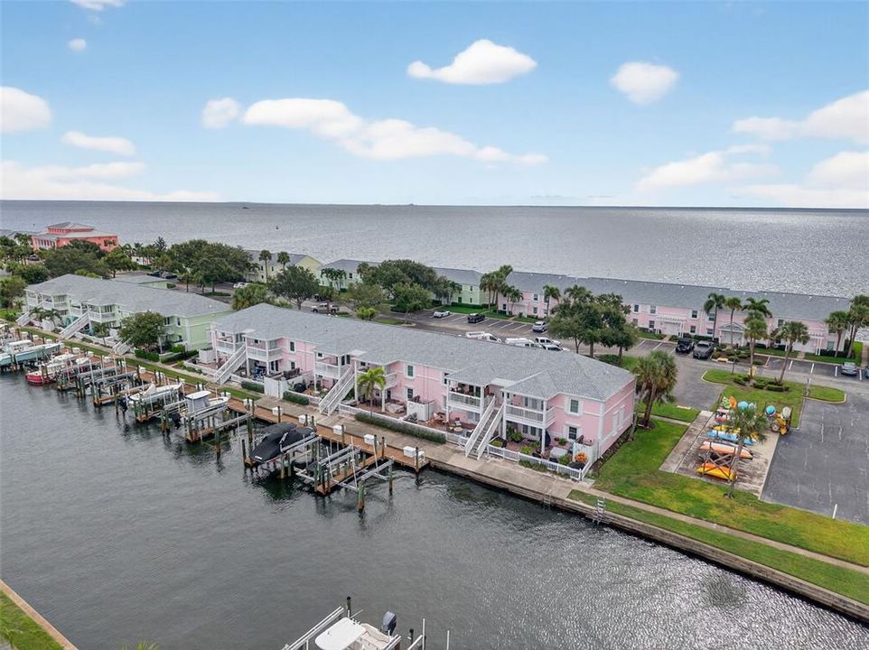 На продажу: $300,000 (2 спален, 1 ванн, 825 Квадратных фут)