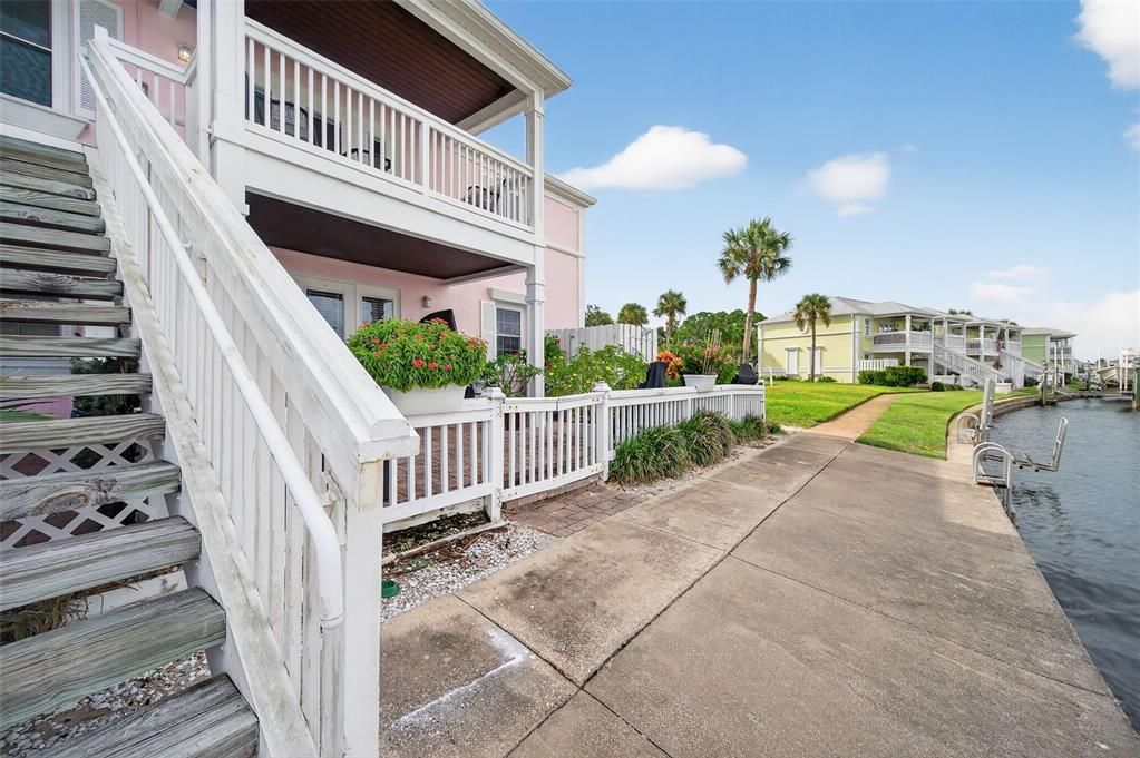 На продажу: $300,000 (2 спален, 1 ванн, 825 Квадратных фут)