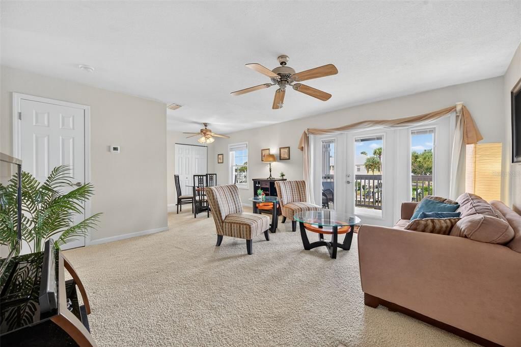 На продажу: $300,000 (2 спален, 1 ванн, 825 Квадратных фут)