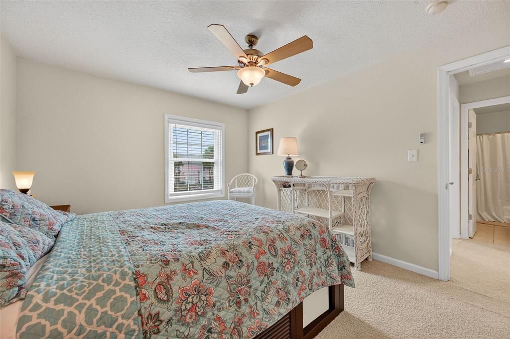 На продажу: $300,000 (2 спален, 1 ванн, 825 Квадратных фут)