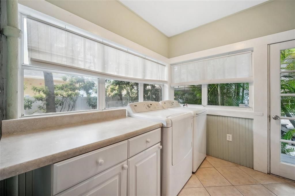 出租: $6,200 (3 贝兹, 2 浴室, 2906 平方英尺)