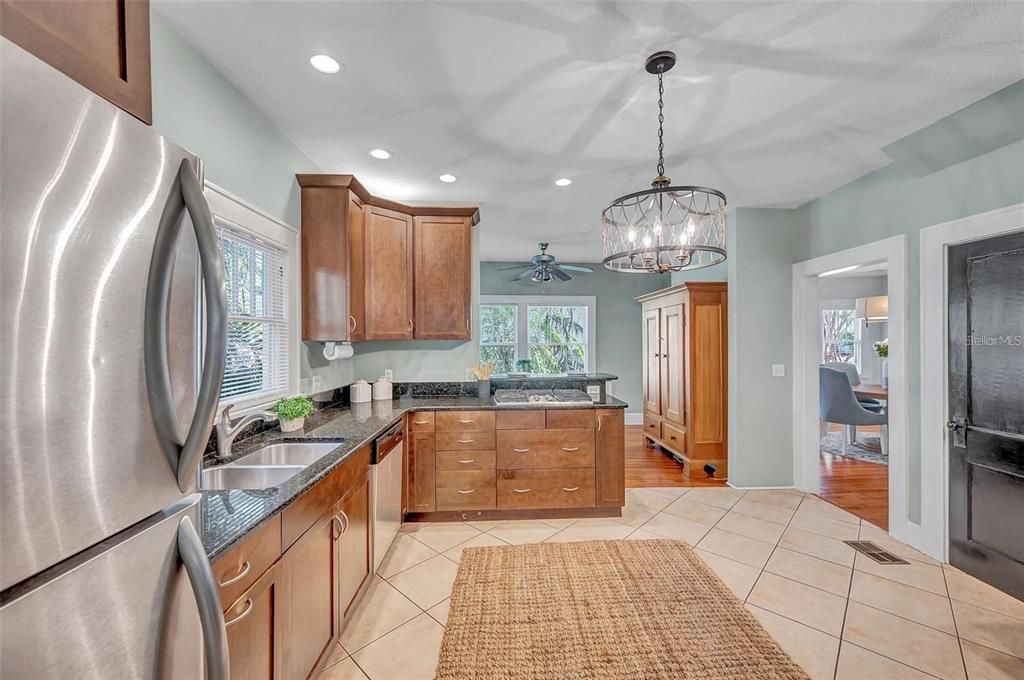 出租: $6,200 (3 贝兹, 2 浴室, 2906 平方英尺)