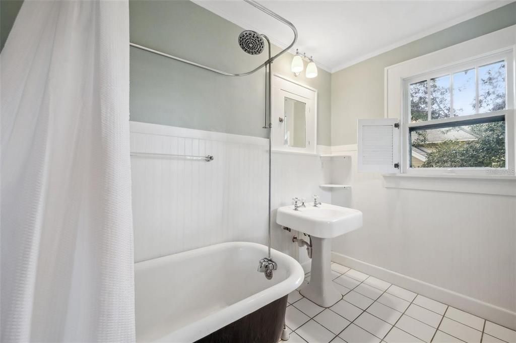 出租: $6,200 (3 贝兹, 2 浴室, 2906 平方英尺)