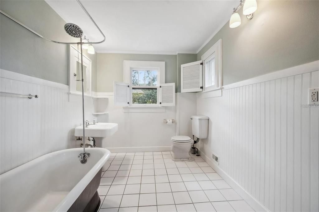 出租: $6,200 (3 贝兹, 2 浴室, 2906 平方英尺)