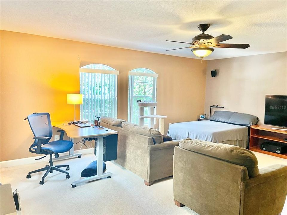 For Sale: $759,500 (6 beds, 4 baths, 3577 Square Feet)