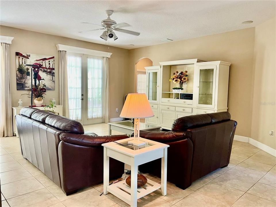 For Sale: $759,500 (6 beds, 4 baths, 3577 Square Feet)