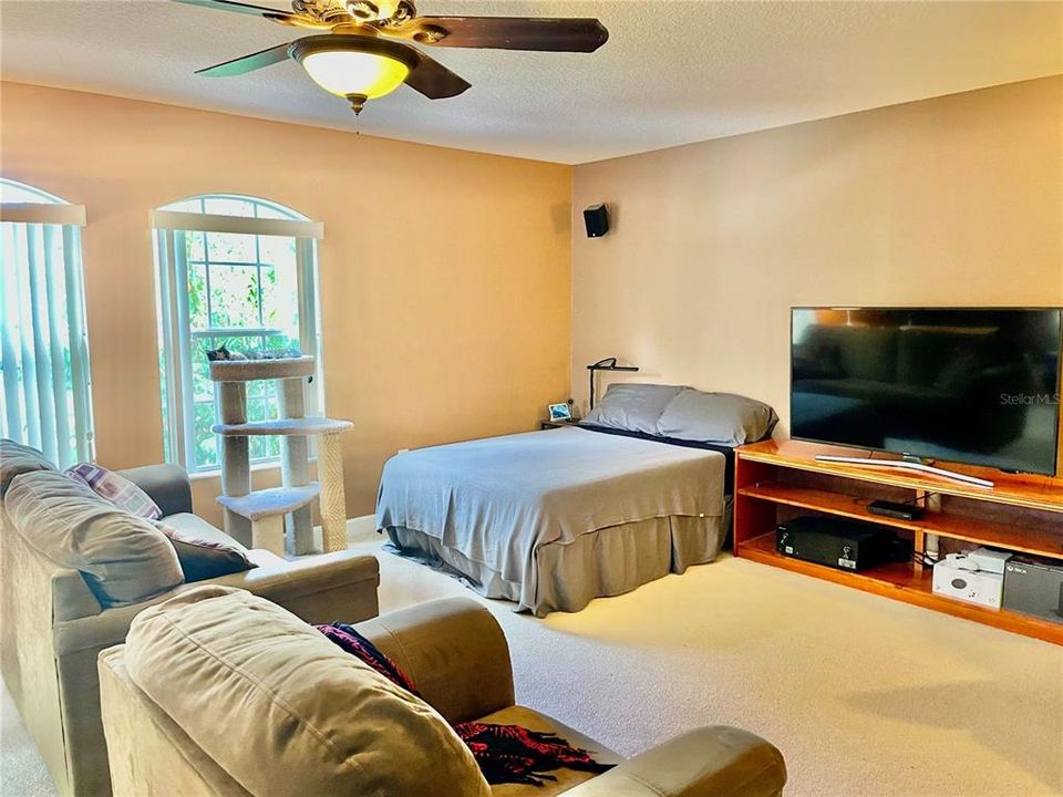 For Sale: $759,500 (6 beds, 4 baths, 3577 Square Feet)