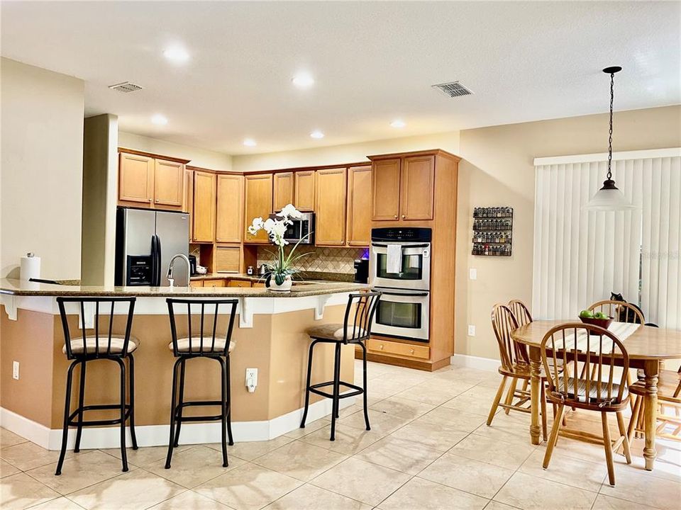 For Sale: $759,500 (6 beds, 4 baths, 3577 Square Feet)