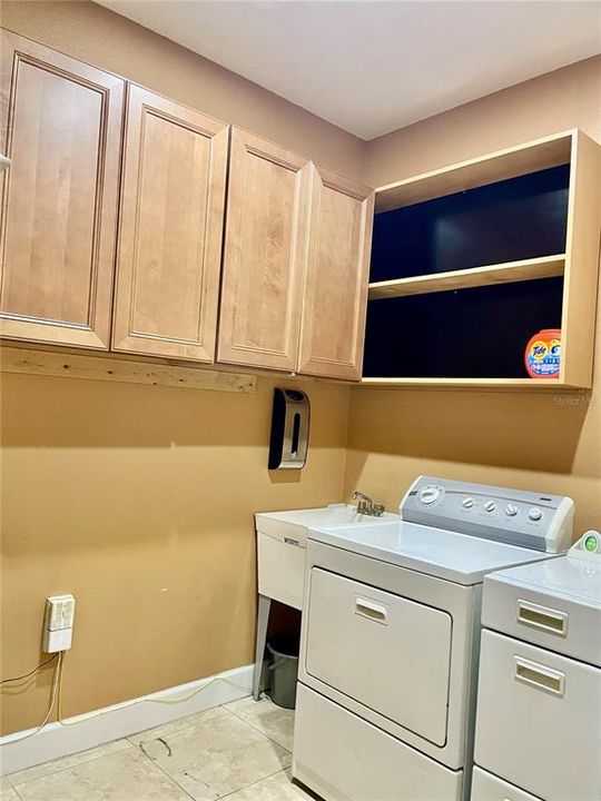 For Sale: $759,500 (6 beds, 4 baths, 3577 Square Feet)