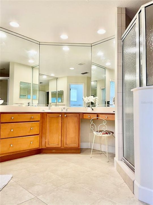 For Sale: $759,500 (6 beds, 4 baths, 3577 Square Feet)