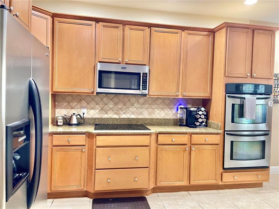 For Sale: $759,500 (6 beds, 4 baths, 3577 Square Feet)