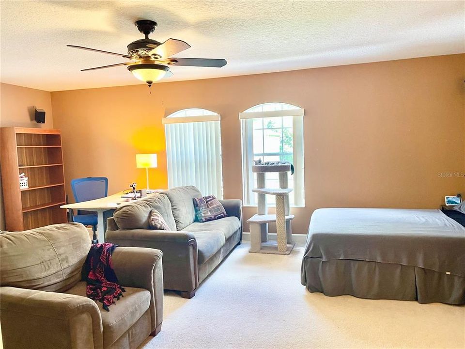 For Sale: $759,500 (6 beds, 4 baths, 3577 Square Feet)