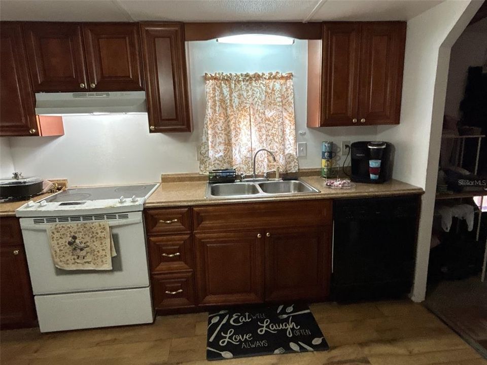 For Sale: $140,000 (3 beds, 2 baths, 1248 Square Feet)