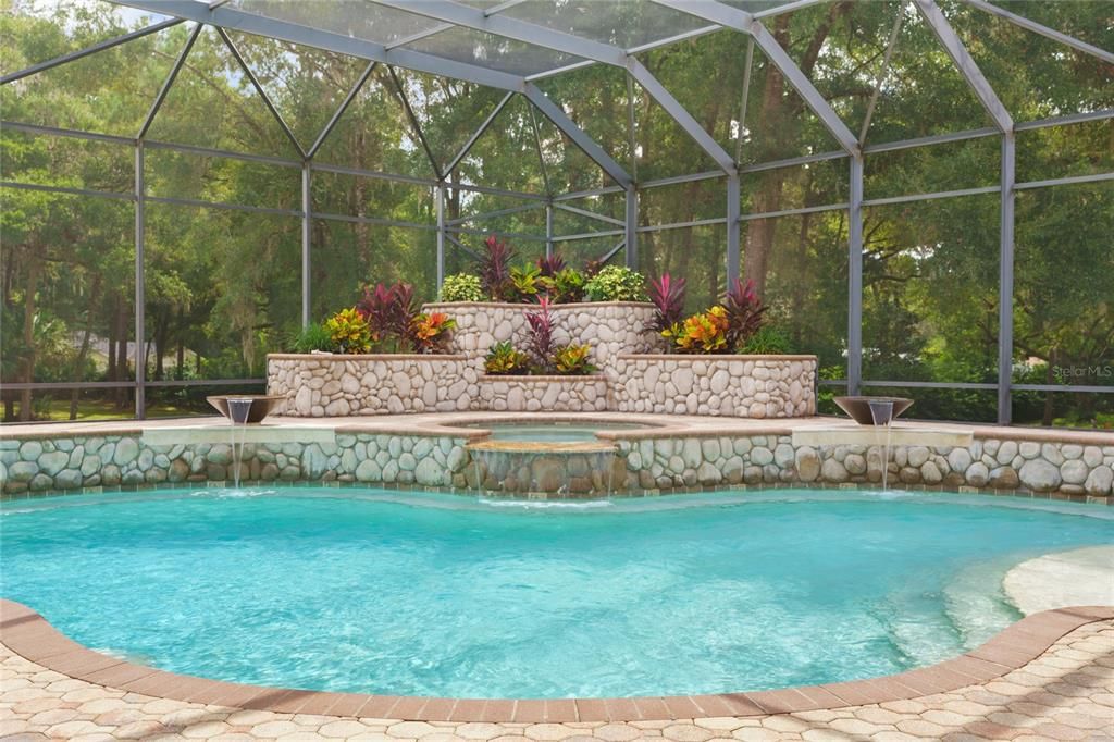 待售: $1,900,000 (5 贝兹, 4 浴室, 6784 平方英尺)