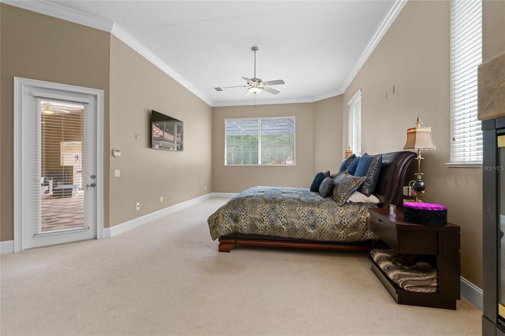 待售: $1,900,000 (5 贝兹, 4 浴室, 6784 平方英尺)