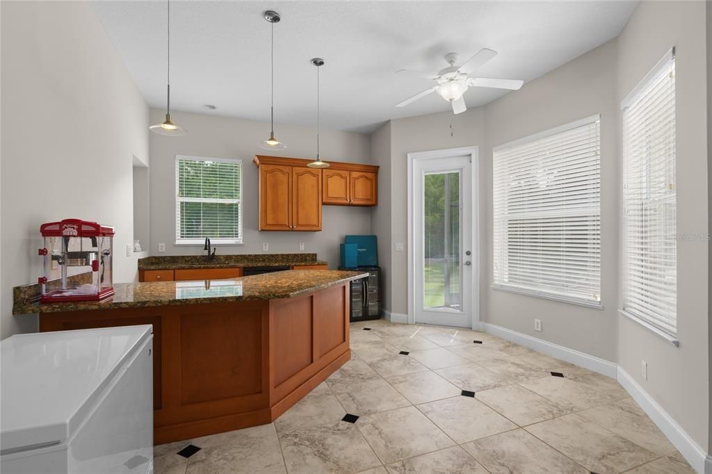 待售: $1,900,000 (5 贝兹, 4 浴室, 6784 平方英尺)