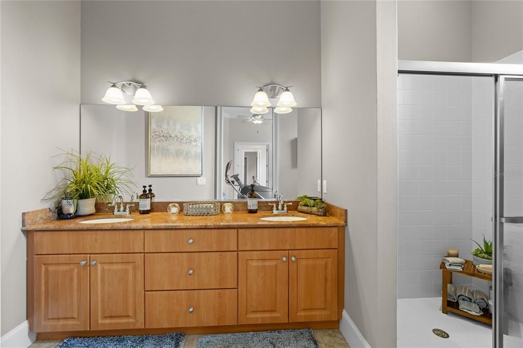 待售: $1,900,000 (5 贝兹, 4 浴室, 6784 平方英尺)