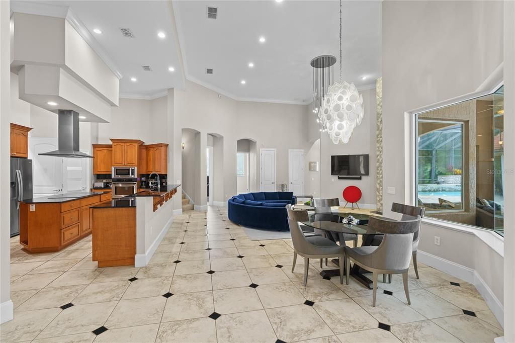 待售: $1,900,000 (5 贝兹, 4 浴室, 6784 平方英尺)