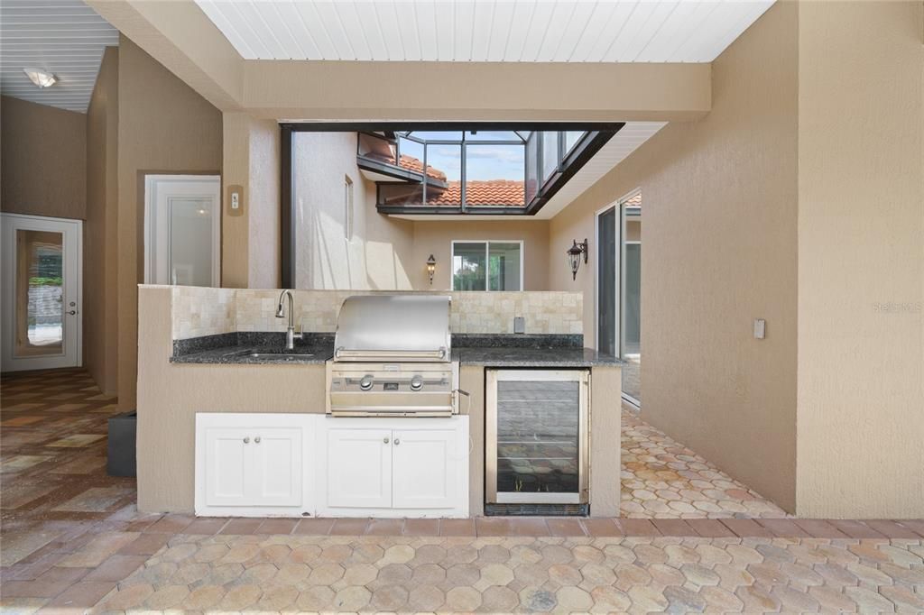 待售: $1,900,000 (5 贝兹, 4 浴室, 6784 平方英尺)