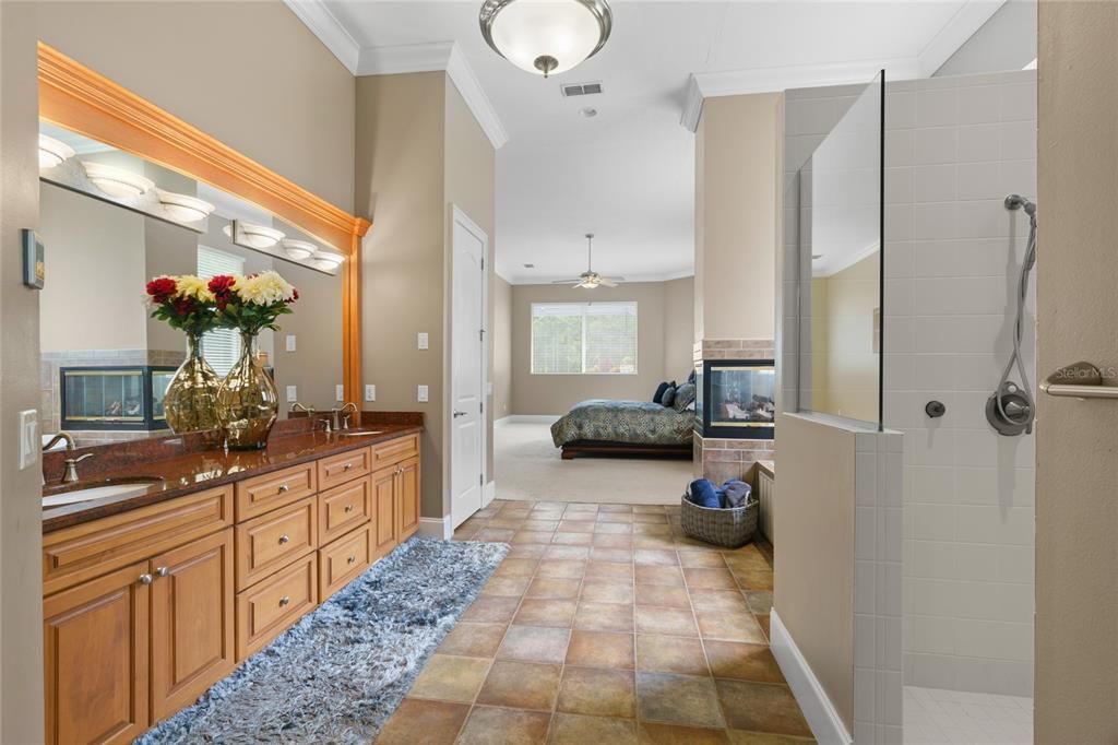 待售: $1,900,000 (5 贝兹, 4 浴室, 6784 平方英尺)